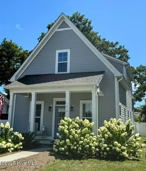 1010 N Caswell Ave, Southport, NC 28461