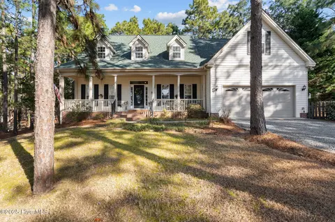 1307 Devonshire Trl, Aberdeen, NC 28315