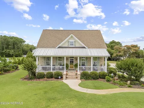 Exterior - 103 Bell Farm Ln, Hampstead, NC 28443 photo 2 of 15
