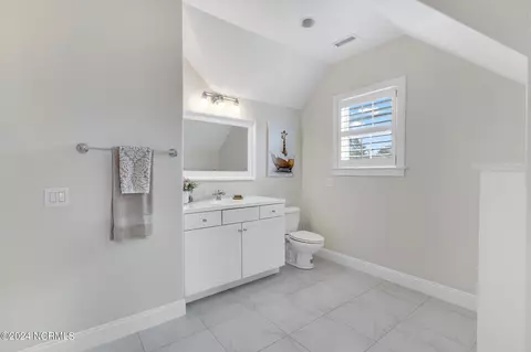 Bath - 103 Bell Farm Ln, Hampstead, NC 28443 photo 8 of 11