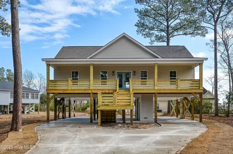 121 Cove Ct, Sneads Ferry, NC 28460