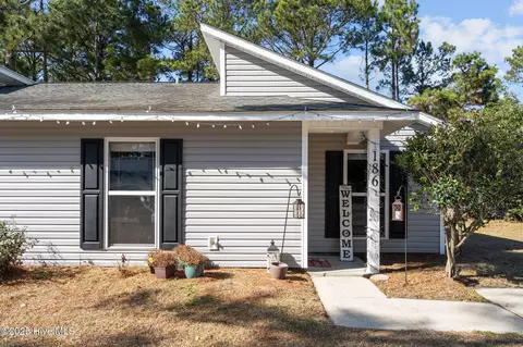 186 Village Cir, Jacksonville, NC 28546