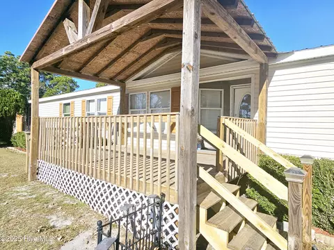 70 Buccaneer Blvd, Hampstead, NC 28443 photo 2
