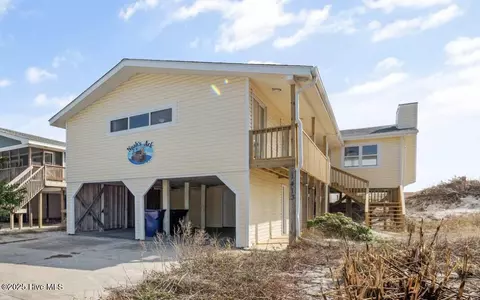 1413 Ocean Blvd, Topsail Beach, NC 28445