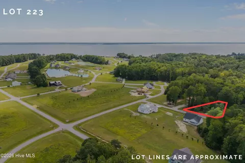 37 Jasmine Ln, Minnesott Beach, NC 28510