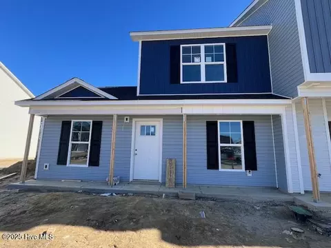 215 Crab Claw Spit Ln, Jacksonville, NC 28546