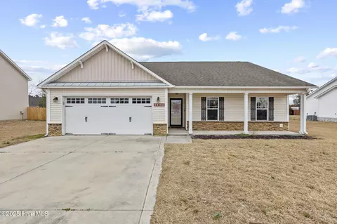 515 Poults Dr, Richlands, NC 28574