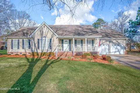 104 Gaston Dr, Elizabeth City, NC 27909