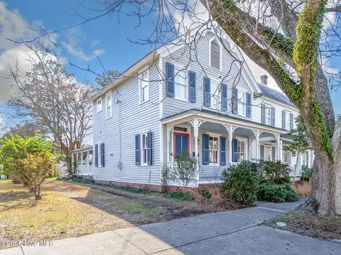 230 E Queen St, Edenton, NC 27932