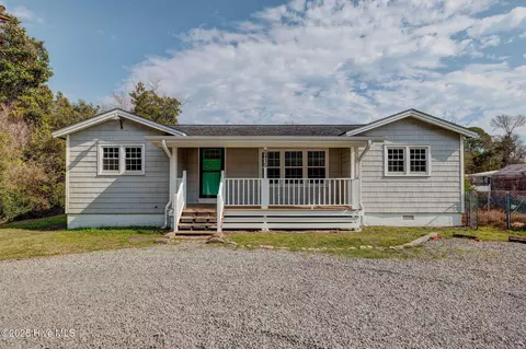 2415 Crossover St, Wilmington, NC 28401