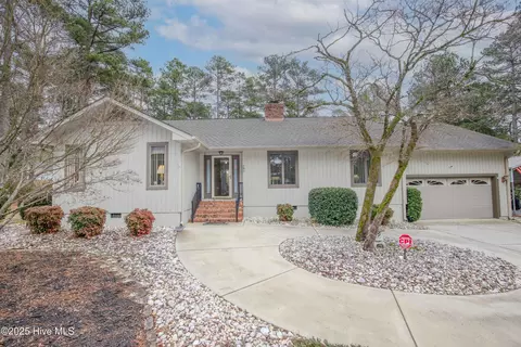 180 Drumar Ct, Southern Pines, NC 28387