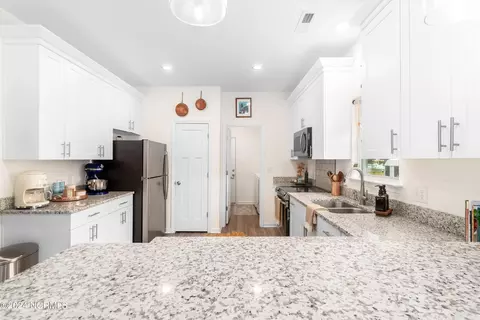 Kitchen - 135 Otter Loop, Barco, NC 27917 photo 4 of 4