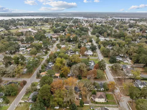 View/Area - 102 E 13th St, Washington, NC 27889 photo 2 of 8