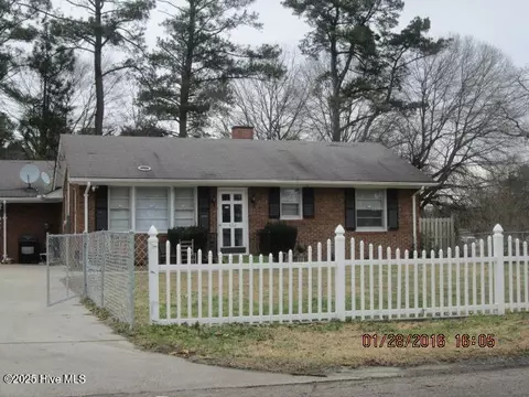 402 W Wilson St, Elm City, NC 27822
