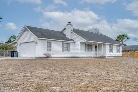 500 Mcfadyen Cir, Hubert, NC 28539