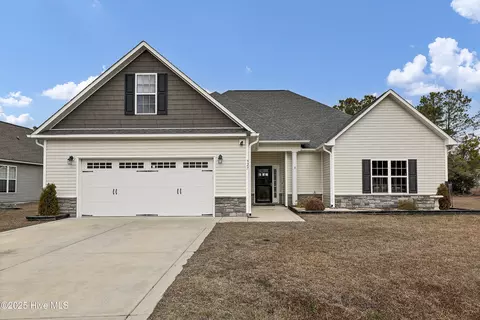 927 Needlerush Rd, Sneads Ferry, NC 28460