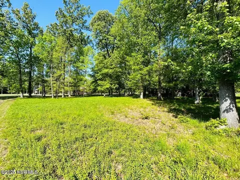 4 Broad River Dr, Hertford, NC 27944