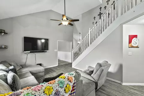 2200 Timberbrook Ln, Midway Park, NC 28544