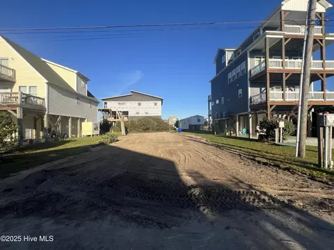 8304 5th Ave, North Topsail Beach, NC 28460