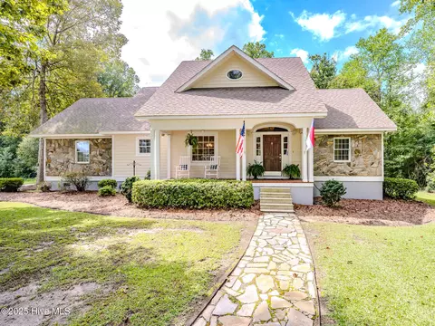 563 Whites Crossing Ln, Whiteville, NC 28472