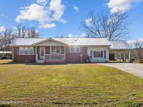 326 Ludie Brown Rd, Chinquapin, NC 28521