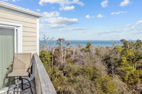 650 Salter Path Rd #313, Pine Knoll Shores, NC 28512