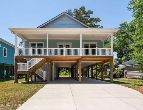 131 NW 18th St, Oak Island, NC 28465