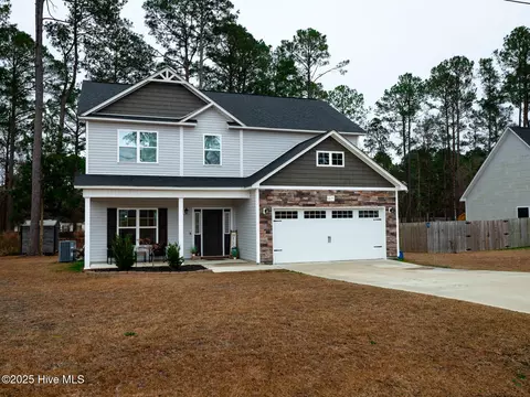 217 Westfield Dr, Richlands, NC 28574
