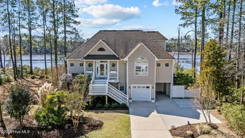5306 Trade Winds Rd, New Bern, NC 28560