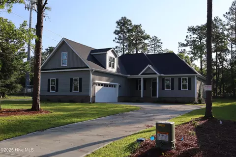 11 Pine Shore Dr, Southport, NC 28461