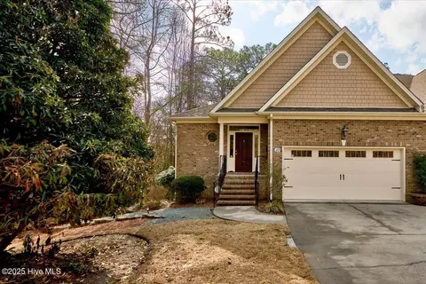 10 Robins Roost, Whispering Pines, NC 28327