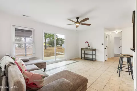312 Dayrell Dr, Hubert, NC 28539 photo 7