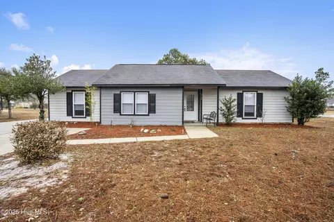 312 Dayrell Dr, Hubert, NC 28539