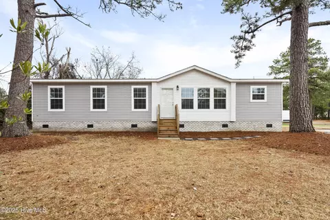713 Nautical Ct, Hampstead, NC 28443