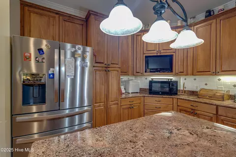 Kitchen - 122 Thames Ln, Chocowinity, NC 27817 photo 4 of 7
