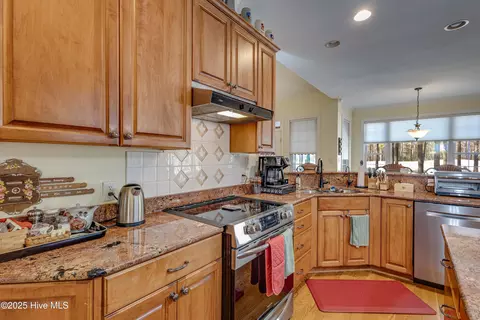 Kitchen - 122 Thames Ln, Chocowinity, NC 27817 photo 7 of 7