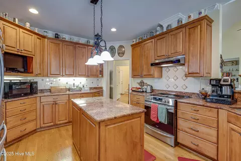 Kitchen - 122 Thames Ln, Chocowinity, NC 27817 photo 5 of 7