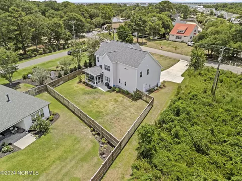 View/Area - 2201 Sloop Point Rd, Hampstead, NC 28443 photo 2 of 4