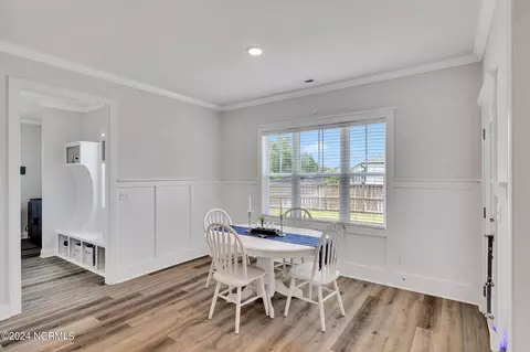 Dining - 2201 Sloop Point Rd, Hampstead, NC 28443 photo 2 of 2