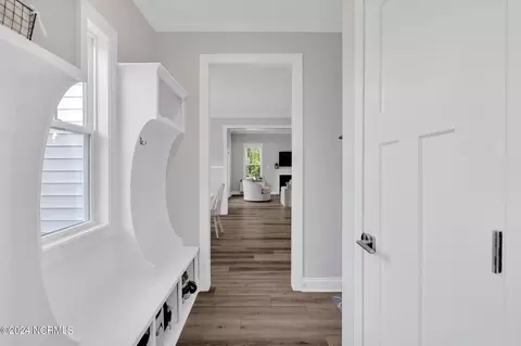 Entry Way - 2201 Sloop Point Rd, Hampstead, NC 28443 photo 4 of 5