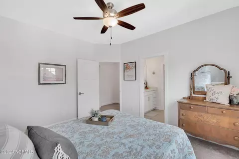 Bedroom - 2201 Sloop Point Rd, Hampstead, NC 28443 photo 7 of 9