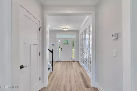 Entry Way - 2201 Sloop Point Rd, Hampstead, NC 28443 photo 2 of 5