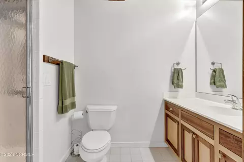 Bath - 986 Avila Ave, Hampstead, NC 28443 photo 4 of 8