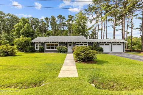 302 Fairview Dr, Beaufort, NC 28516