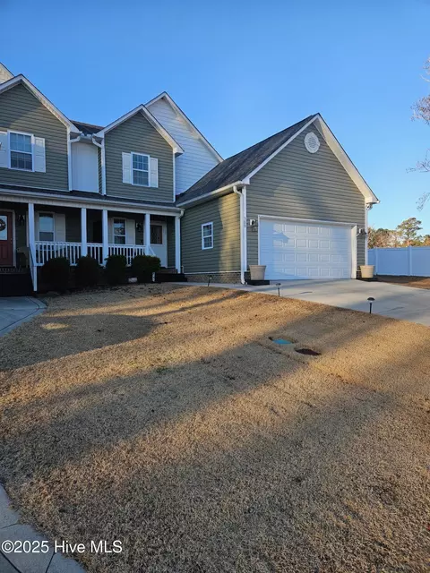 300 Garland Shores Dr, Hubert, NC 28539