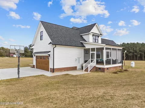 660 Mills Rd, Mount Olive, NC 28365 photo 3