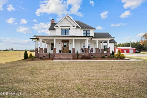 660 Mills Rd, Mount Olive, NC 28365