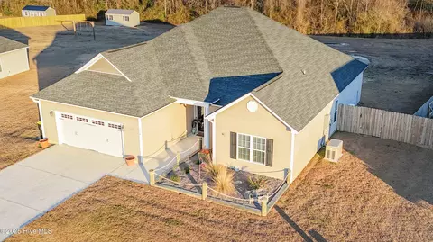 114 Village Creek Dr, Maysville, NC 28555