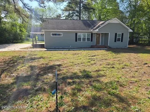 203 School St, La Grange, NC 28551