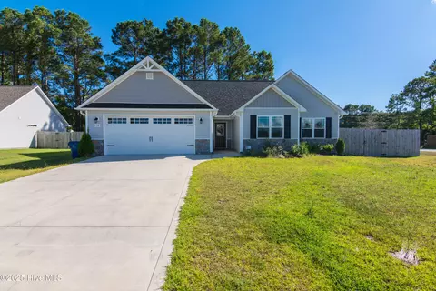 238 Breakwater Dr, Sneads Ferry, NC 28460